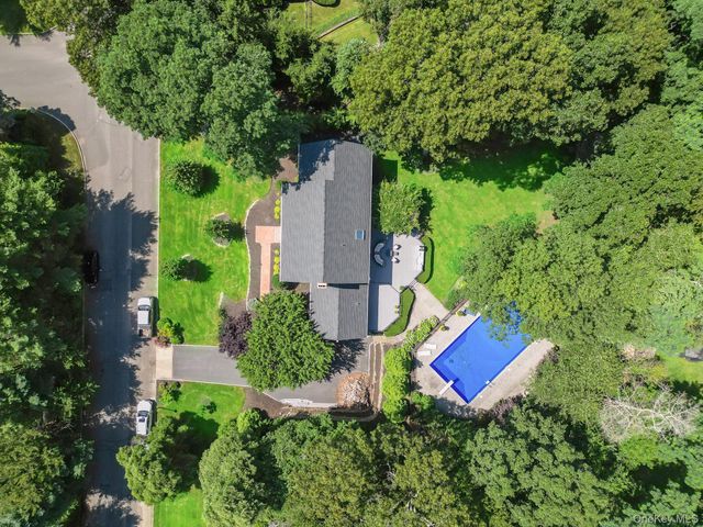 9 Maureen Drive, Mount Sinai, NY 11766
