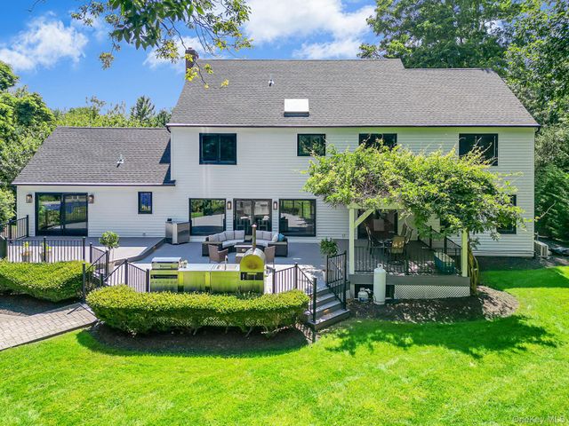 9 Maureen Drive, Mount Sinai, NY 11766