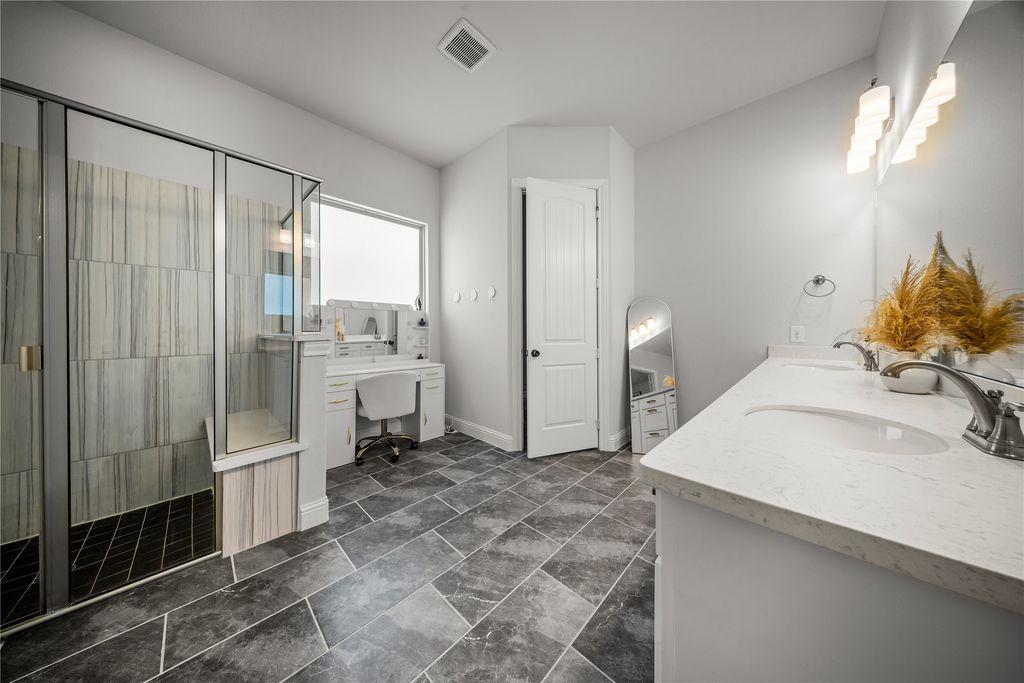 Image 18 of property listing at 6604 Merlot Circle, Rowlett, TX 75088