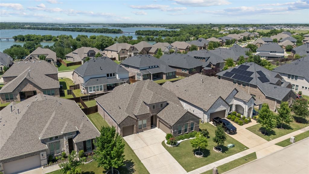 Image 3 of property listing at 6604 Merlot Circle, Rowlett, TX 75088