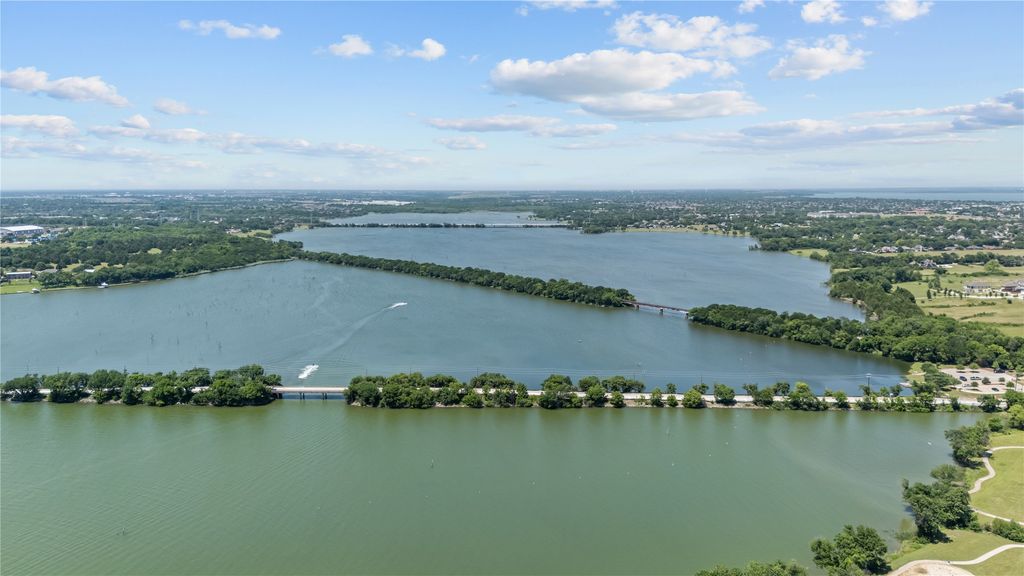 Image 34 of property listing at 6604 Merlot Circle, Rowlett, TX 75088