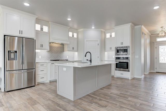 6300 Macarthur Park Circle, Edmond, OK 73012