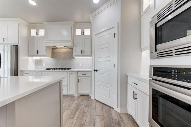 6300 Macarthur Park Circle, Edmond, OK 73012