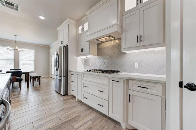 6300 Macarthur Park Circle, Edmond, OK 73012