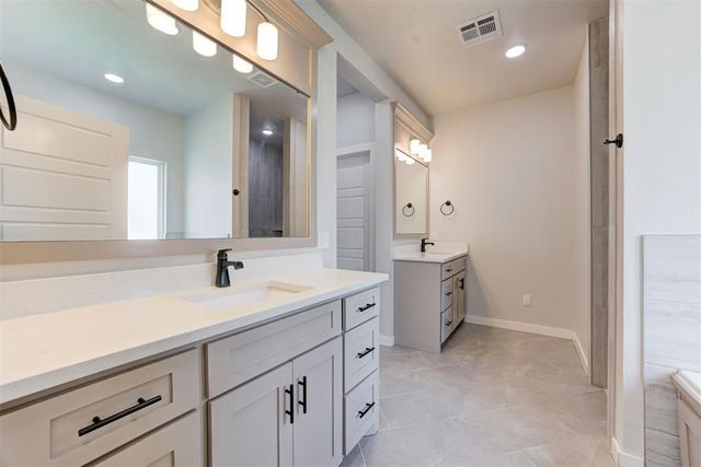 6300 Macarthur Park Circle, Edmond, OK 73012