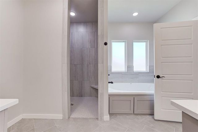 6300 Macarthur Park Circle, Edmond, OK 73012
