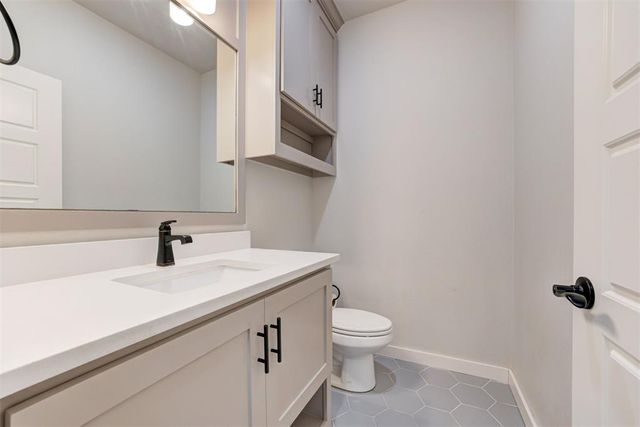 6300 Macarthur Park Circle, Edmond, OK 73012