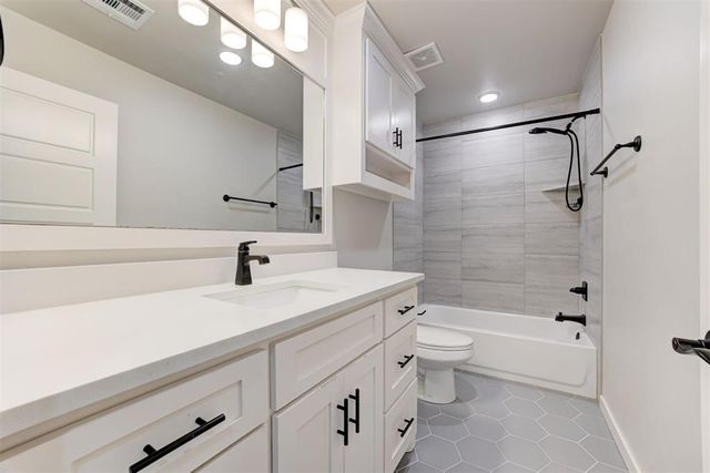 6300 Macarthur Park Circle, Edmond, OK 73012