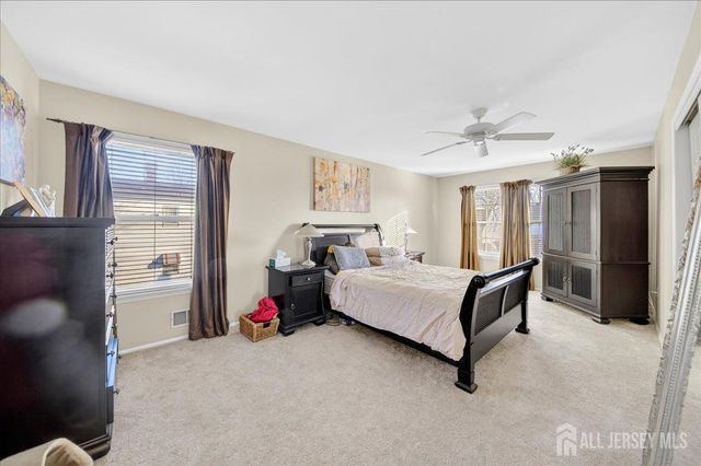 8 N Grand Avenue, Port Reading, NJ 07064