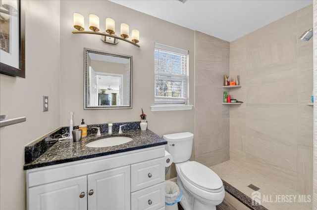 8 N Grand Avenue, Port Reading, NJ 07064