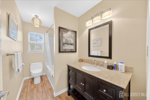 8 N Grand Avenue, Port Reading, NJ 07064