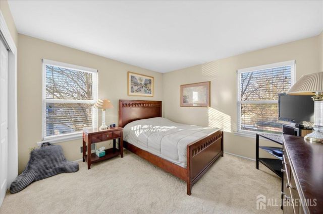 8 N Grand Avenue, Port Reading, NJ 07064