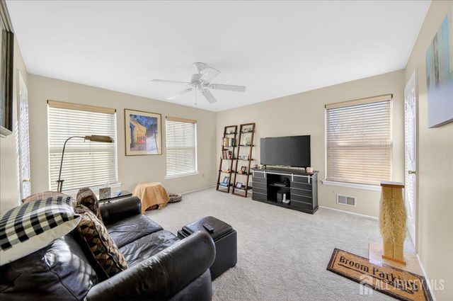 8 N Grand Avenue, Port Reading, NJ 07064