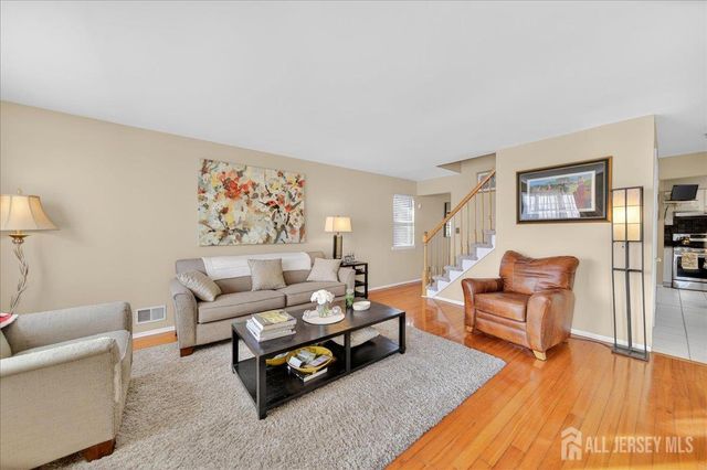 8 N Grand Avenue, Port Reading, NJ 07064