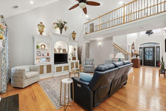 1044 Bay Colony Drive, Richmond, KY 40475