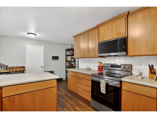 6635 Se DONCASTER Dr, Gladstone, OR 97027