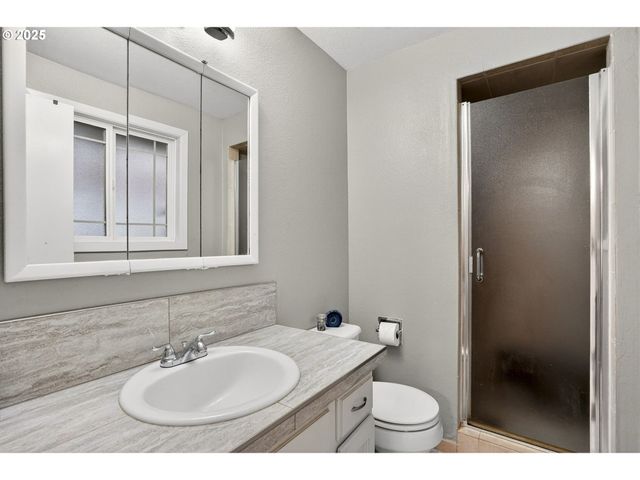 6635 Se DONCASTER Dr, Gladstone, OR 97027