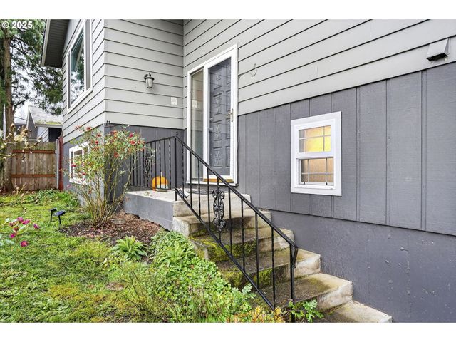 6635 Se DONCASTER Dr, Gladstone, OR 97027