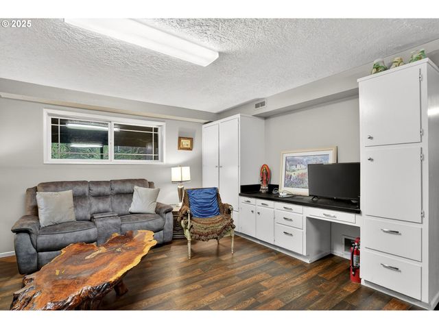 6635 Se DONCASTER Dr, Gladstone, OR 97027