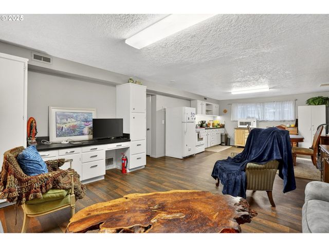 6635 Se DONCASTER Dr, Gladstone, OR 97027