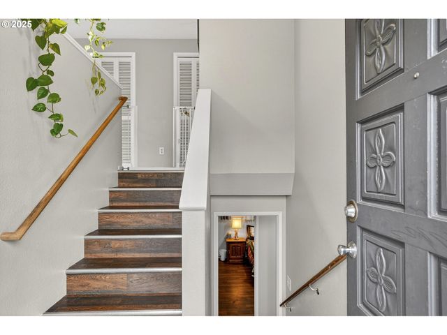 6635 Se DONCASTER Dr, Gladstone, OR 97027