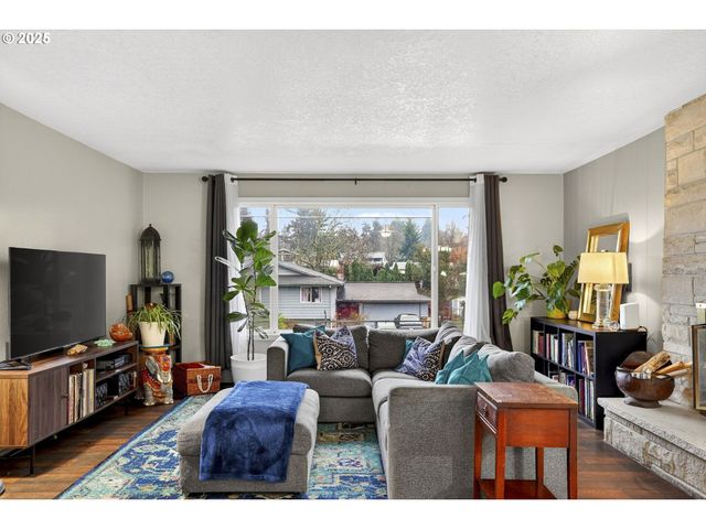 6635 Se DONCASTER Dr, Gladstone, OR 97027