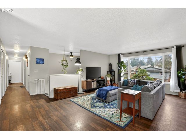 6635 Se DONCASTER Dr, Gladstone, OR 97027