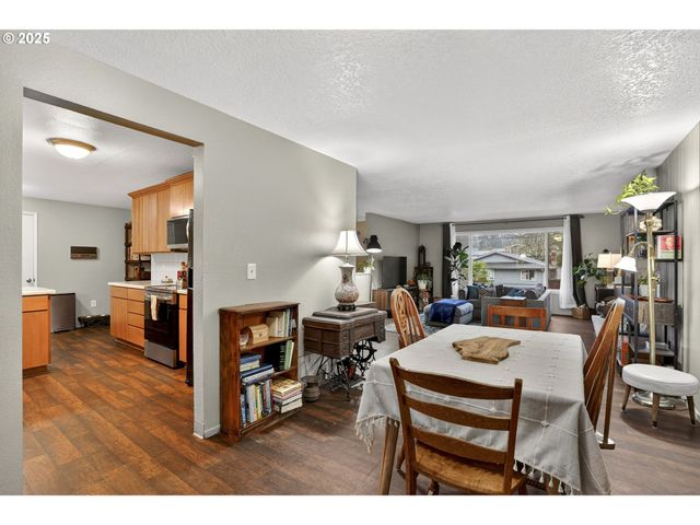 6635 Se DONCASTER Dr, Gladstone, OR 97027