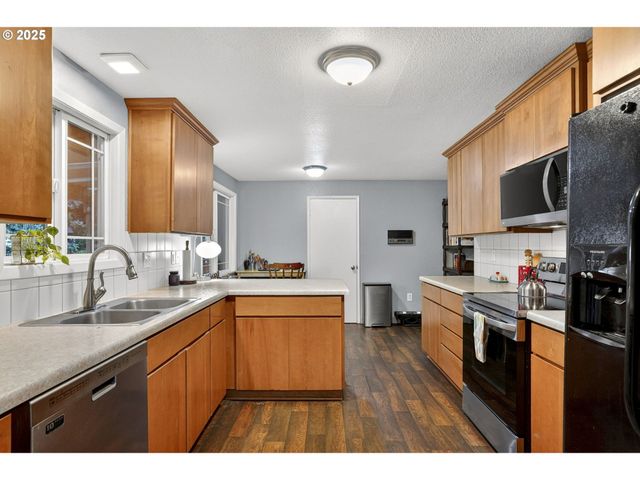 6635 Se DONCASTER Dr, Gladstone, OR 97027