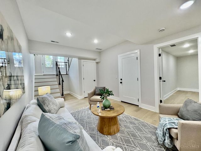 2523 Ridgeland Place, Cincinnati, OH 45212