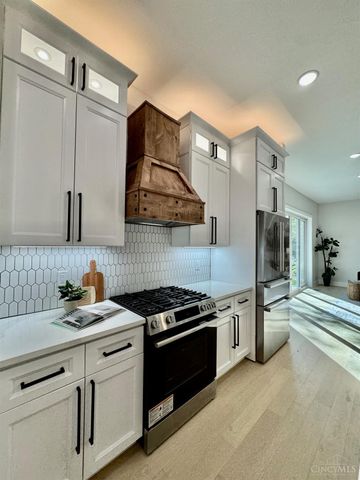 2523 Ridgeland Place, Cincinnati, OH 45212