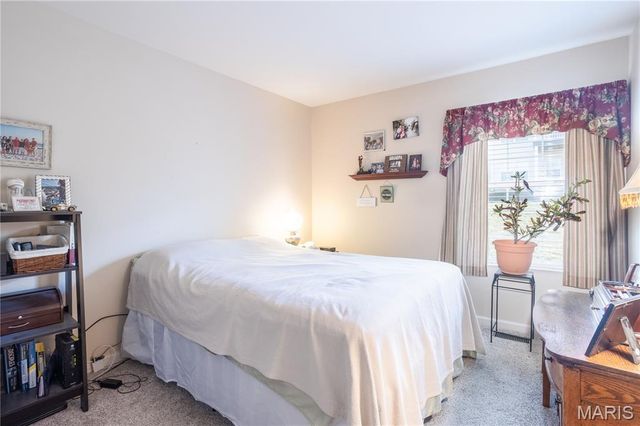 10184 Carlton Place Court, St Louis, MO 63123