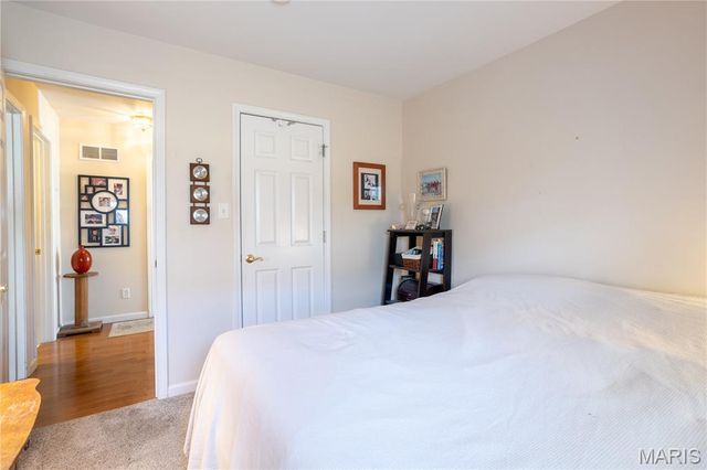 10184 Carlton Place Court, St Louis, MO 63123