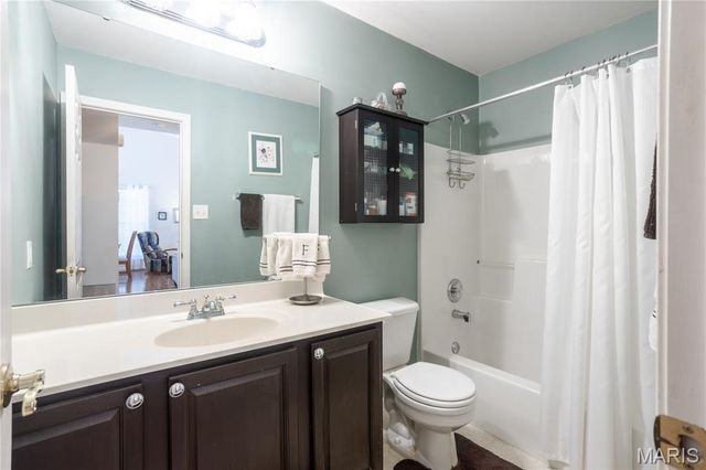 10184 Carlton Place Court, St Louis, MO 63123