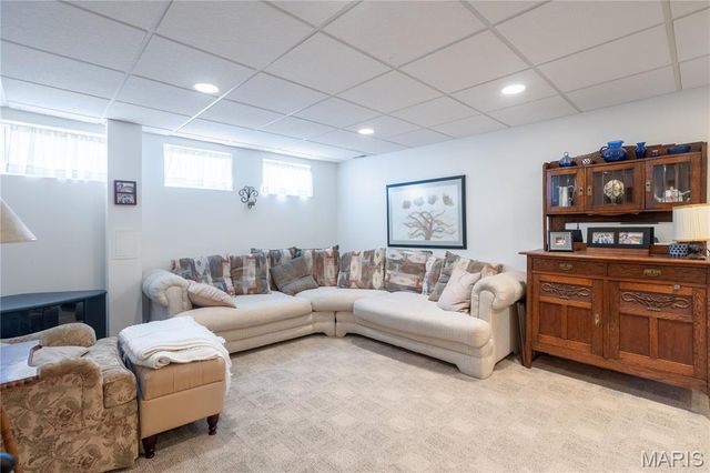 10184 Carlton Place Court, St Louis, MO 63123