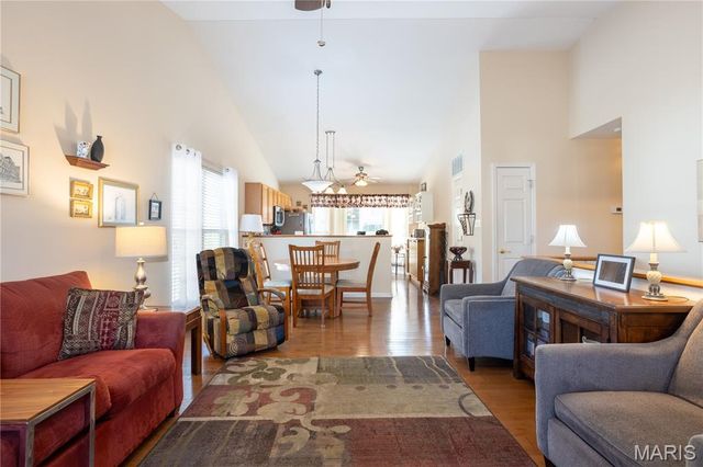 10184 Carlton Place Court, St Louis, MO 63123