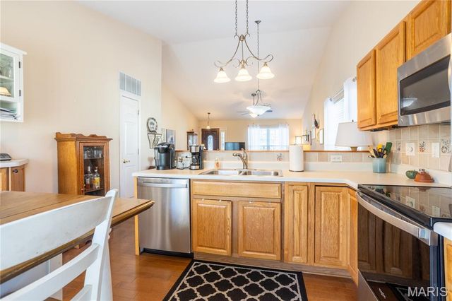 10184 Carlton Place Court, St Louis, MO 63123