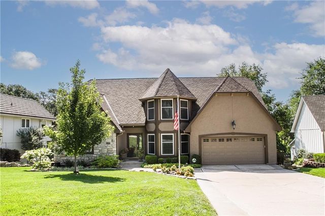 4121 NE Edgewater Court, Lee's Summit, MO 64064