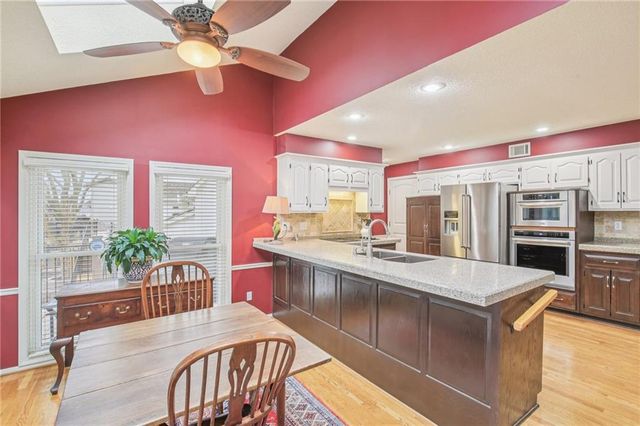 4121 NE Edgewater Court, Lee's Summit, MO 64064