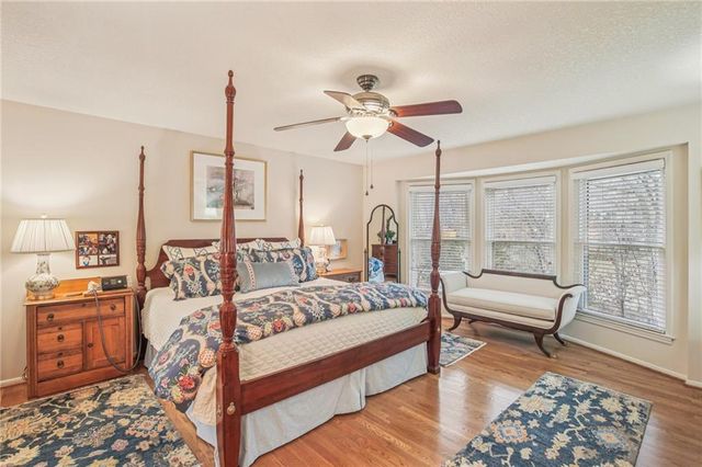 4121 NE Edgewater Court, Lee's Summit, MO 64064