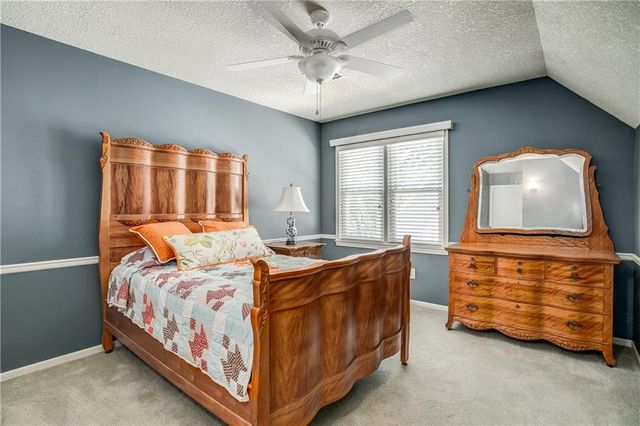 4121 NE Edgewater Court, Lee's Summit, MO 64064