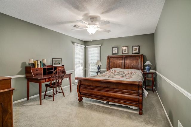 4121 NE Edgewater Court, Lee's Summit, MO 64064