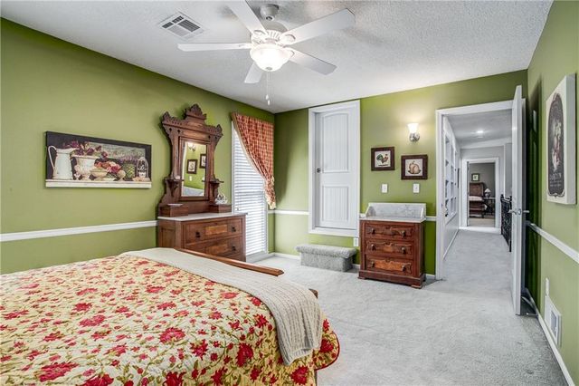 4121 NE Edgewater Court, Lee's Summit, MO 64064