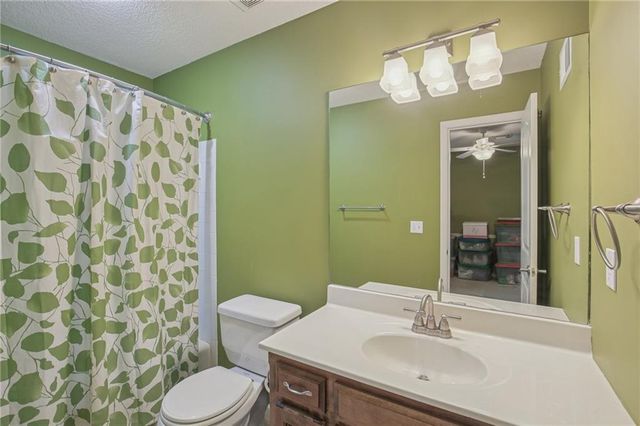 4121 NE Edgewater Court, Lee's Summit, MO 64064