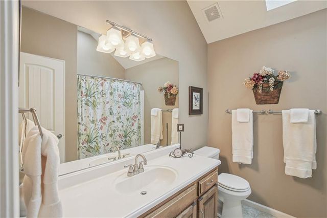 4121 NE Edgewater Court, Lee's Summit, MO 64064