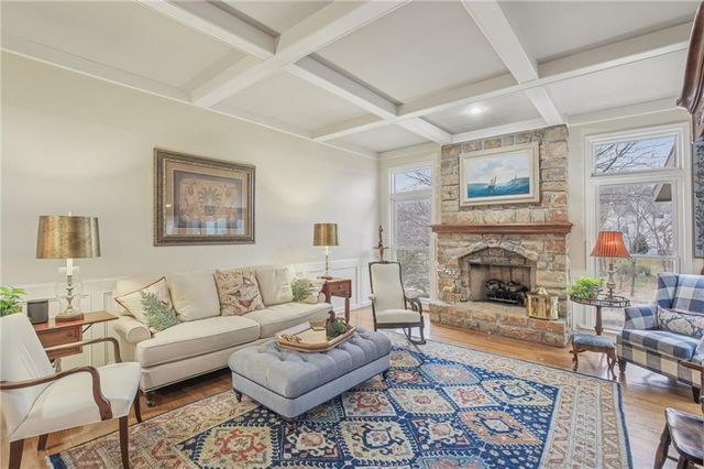 4121 NE Edgewater Court, Lee's Summit, MO 64064