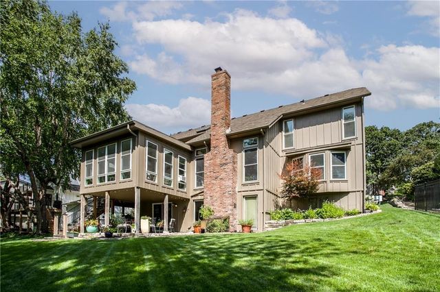 4121 NE Edgewater Court, Lee's Summit, MO 64064