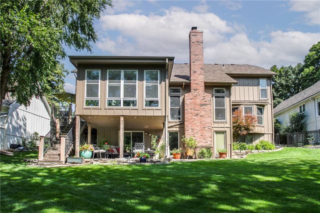 4121 NE Edgewater Court, Lee's Summit, MO 64064