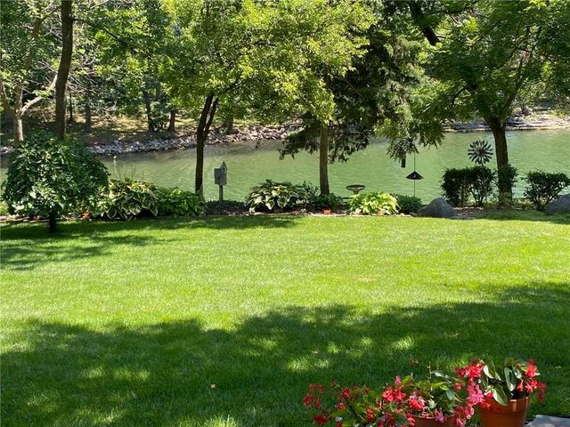 4121 NE Edgewater Court, Lee's Summit, MO 64064