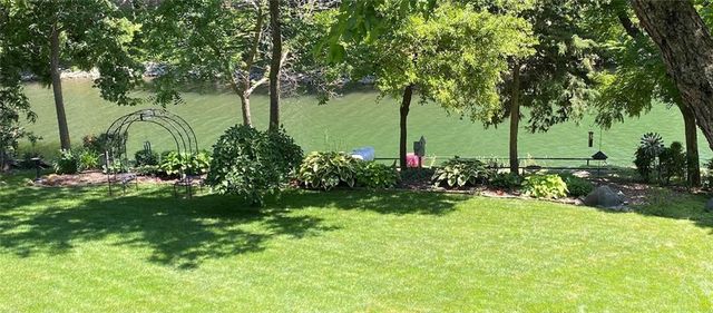 4121 NE Edgewater Court, Lee's Summit, MO 64064